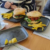 Hamburguesas Brétema (una no carne y otra no pollo) + Ración de patatas rústicas (casi acabada) at O Fento Gastrobar in Vigo