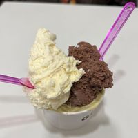 Pistaccio, vainilla cream and chocolate with hazelnuts. 4,30€  at Gioelia Cremeria - Madrid Atocha in Madrid