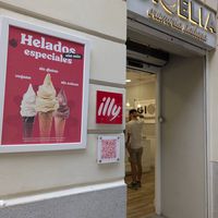 vegan ice cream announced outside at Gioelia Cremeria - Madrid Atocha in Madrid