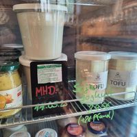 Vegan salads, yoghurt, tofu in glass jars at Samariter Unverpackt in Berlin