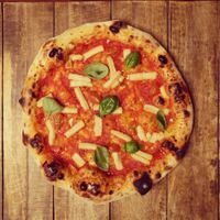 "Die mit Mozza" with homemade cashew mozzarella at Planty Pizza in Vienna