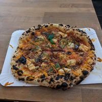 Die Scharfe Rote Pizze with vegan pepperoni, caramelized onions, and chili sauce. at Planty Pizza in Vienna