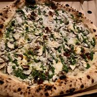 Mit Pilzen   at Planty Pizza in Vienna