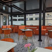 Outdoor seating at Bar Ti Amo in Atlanta