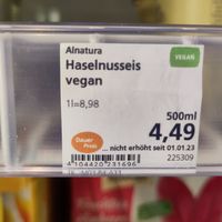 Schild mit Vegan Hinweis at Alnatura Super Natur Markt in Heidelberg