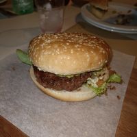 Hamburguesa vegana at Chiringuito Aloha Isla Plana in Murcia
