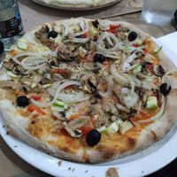 Vegetariana pizza with vegan cheese at Hipopótamo in Gran Canaria