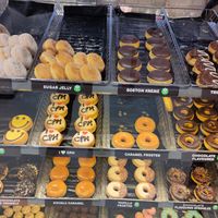 Vegan selection as of 9th August 2024 [1/3] at Dunkin' - Copenhagen Central Station in Copenhagen