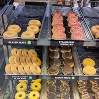 Vegan selection as of 9th August 2024 [2/3] at Dunkin' - Copenhagen Central Station in Copenhagen