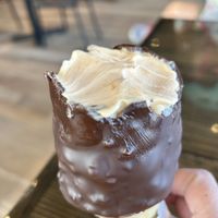 Sorbet mangue 🥭 et fraise 🍓 enrobage chocolat noir  at Chocolats Favoris  in Saguenay