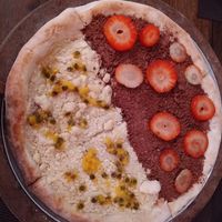 Doce, meia sensação e meia chocolate branco com maracujá at Trattoria João Manjericão in Santa Catarina