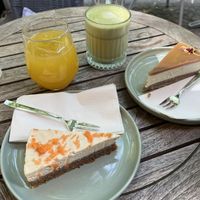 Cakes & drinks  at Vegan Vibes in Berlin
