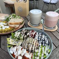 Scrambled tofu plate, quinoa bowl with oven-baked tofu pieces, blue and pink chai lattes  at Vegan Vibes in Berlin