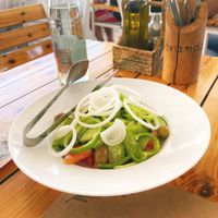 Ensalada (pedir sin feta)  at Veranda  in Qeparo