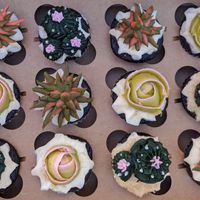 Custom mini cupcakes at Ida's Cupcake Cafe in Bend