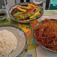 Nouilles sautées à soja, riz nature, Légumes sautés at Chez Thao in Bagneres-de-luchon