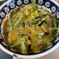 Bob Marley Bowl (Mango curry mushrooms, chickpeas, quinoa, leaf lettuce, diced tomatoes topped with cilantro) #Veganuary at Plants & Poets Cafe in Newark