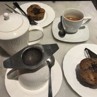 Tea, coffee and apple muffins with chocolate sprinkles at Torteria Olsen in Turin