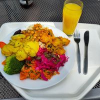 Food from buffet at Zdravy Zivot in Brno