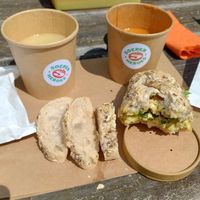 Take away Ciabatta with vegan 'chicken curry'.
Take away soup, asparagus and tomato soup, each cup comes with 3 slices of bread. at Soeperheroes in Ieper