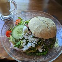 Broodje met smashed avocado😋 at Kaneel&Kruimels in Ermelo