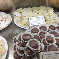 Palline al pistacchio - clearly labeled at Pasticceria Maria Grammatico in Erice