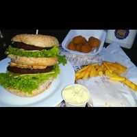 Huge burger and yummy appetizers at Prime Dog - Vila Mariana in Sao Paulo