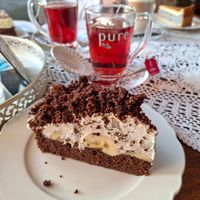 Hier der vegane Maulwurfkuchen und Früchtetee at Trödelstübchen & Café in Plau Am See