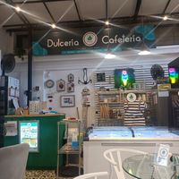 Sección de helados at Dulcería y Cafetería Di Lucca in Nunoa