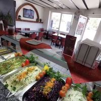 Rote Soße (leicht scharf) ist vegan. Eigene 🌱 Soße kann mitgebracht werden   at Narin Döner in Wustrow