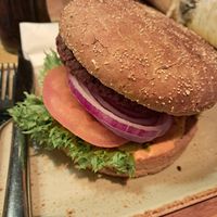 Erbsenkönigin mit mehrkornbrötchen at Hans im Glück in Wuppertal