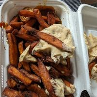 Currywurst scharf mit Süßkartoffelpommes at Fritz Mitte Neugasse in Jena