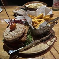 Hamburguesa de tempeh y sweet potato (caseras)  at Orion Cafe in Koh Phangan