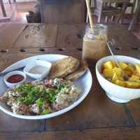 Tofu Scramble, Obstsalat und King Carob Smoothie at Orion Cafe in Koh Phangan