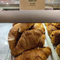 Some vegan croissants at Bar Al Pescatore in Vicenza