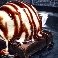 vegan ice cream over vegan brownie  at Scoop LV in Las Vegas
