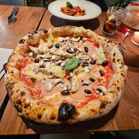 Caprichosa pizza vegan at Pizzeria Eden Barcelona in Barcelona