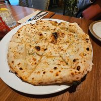 Garlic bread at Pizzeria Eden Barcelona in Barcelona