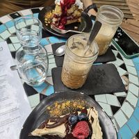 Donauwelle und Himbeer-Zitronen-Kuchen at aevvergreen in Cologne