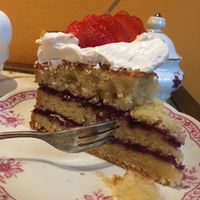 Torte Zitrone-Himbeere  at aevvergreen in Cologne