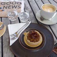 Oat milk cappuccino and vegan tartelet at Birgit Patisserie in Dobbiaco