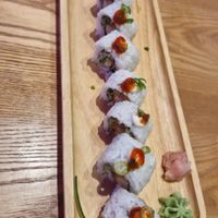 VEGAN TOKYO ROLL
Vegan Chicken filled with cucumber. Topped with vegan mayo and spring onion. Drizzled with sweet chilli sauce at Maki & Ramen in Manchester