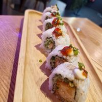 VEGAN TOKYO ROLL
Vegan Chicken filled with cucumber. Topped with vegan mayo and spring onion. Drizzled with sweet chilli sauce at Maki & Ramen in Manchester