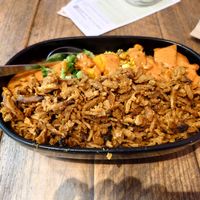 Bowl with shawarma, broccoli & others at Gustav Grün in Hamburg