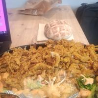 Vegan Box. 3 lettuces, 5 toppings a choice  from 6 different sauces and Vegan Sharwarma. at Gustav Grün in Hamburg