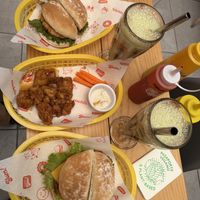 Hamburguesa Melos   at Melo's in Toluca