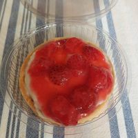 Torta individual de morango at Zucchini Tortas Veganas in Sao Paulo