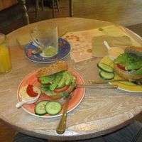 Avocado bagels with vegan cream cheese at Bagels & Beans in Eindhoven