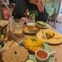 Avocado and tomato (background) Tex Mex and Pecan pie (foreground) at Bagels & Beans in Eindhoven