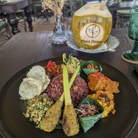 Indonesian dish I can't recall the name 🙈 it has jackfruit chunks, tofu, tempeh, red rice and other delicious things at Plant Bistro in Ubud